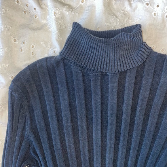 Ribbed stretchy black turtle neck - Picture 3 of 3